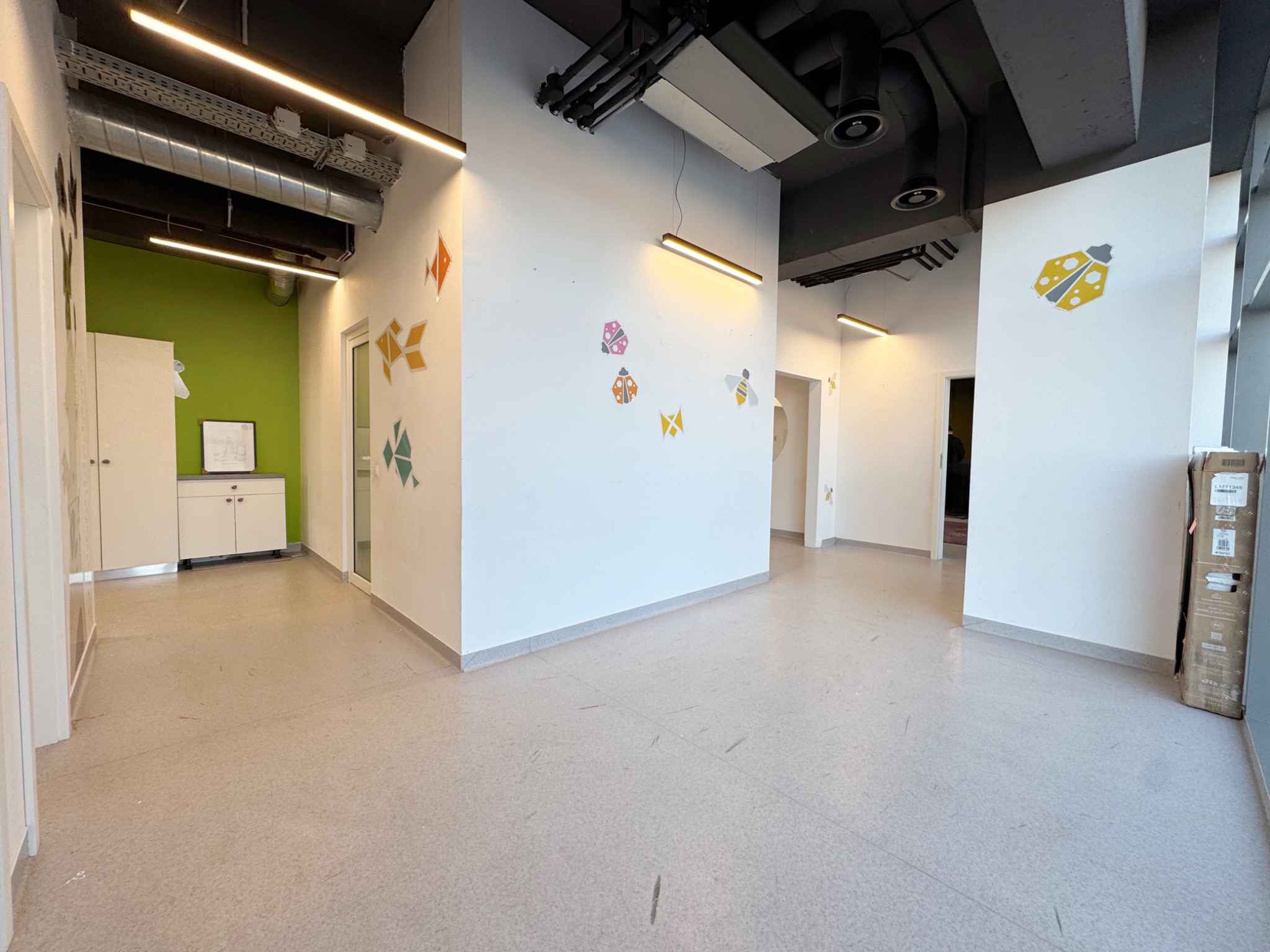 Hol pentru acces între sălile secundare de workshop din Novis Plaza Cluj-Napoca