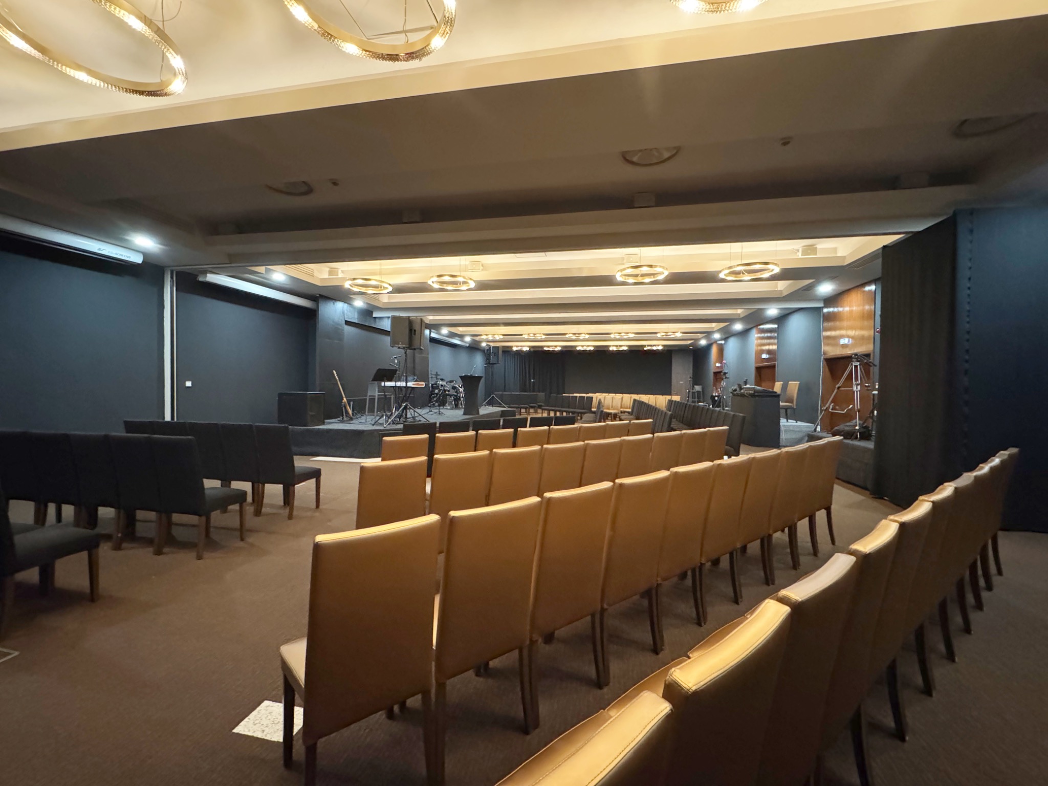 Sală principală pentru conferințe la Novis Plaza în Cluj-Napoca